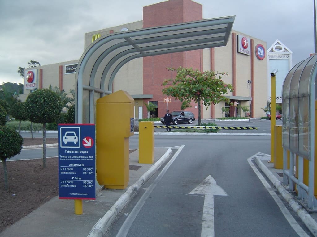 Toldo/Cobertura em guichê de estacionamento Toldo/Cobertura em guichê de estacionamento