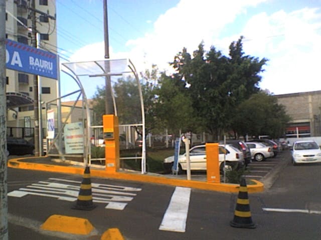 Toldo/Cobertura em guichê de estacionamento Toldo/Cobertura em guichê de estacionamento