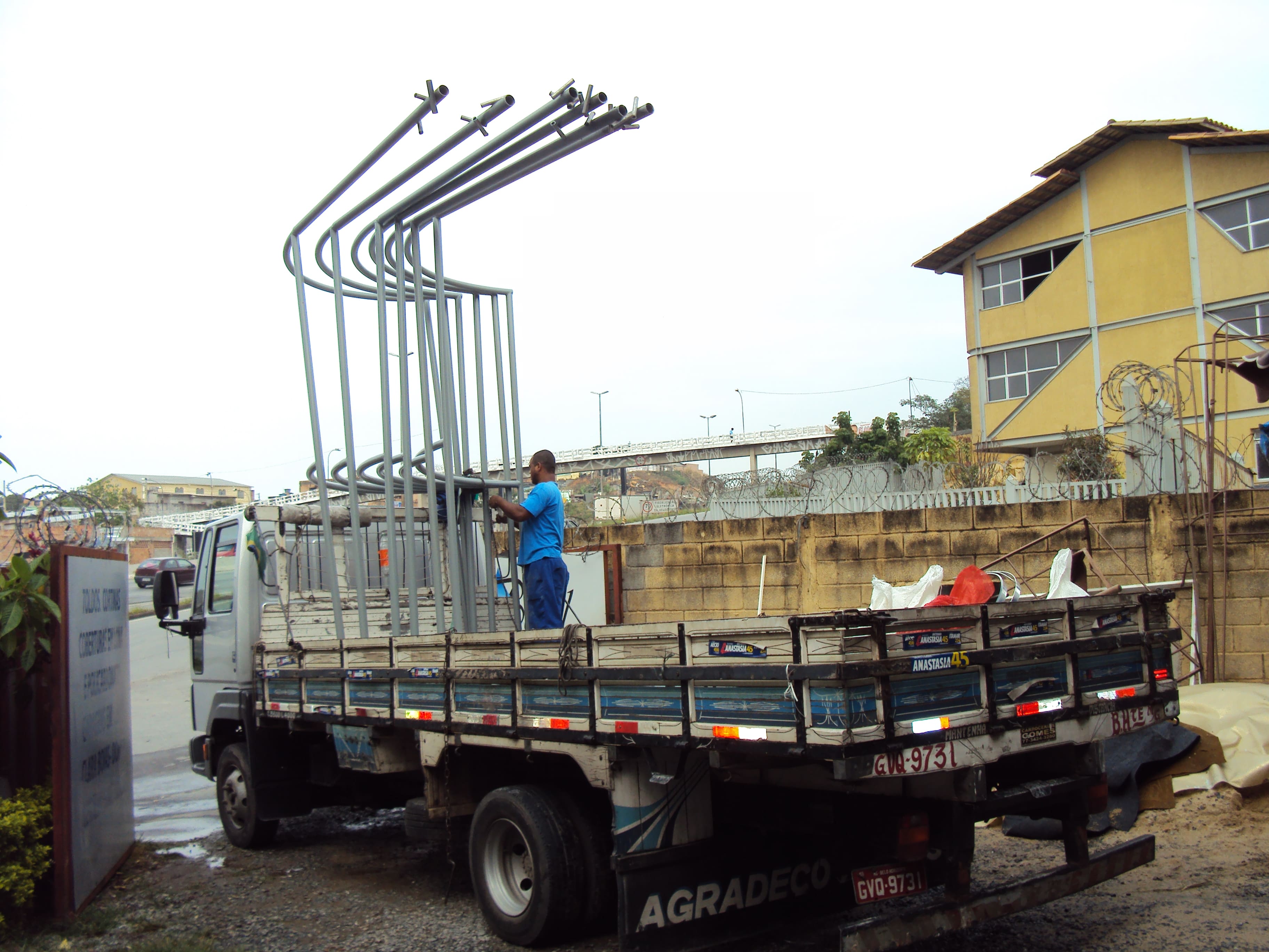 Toldo/Cobertura em guichê de estacionamento Toldo/Cobertura em guichê de estacionamento